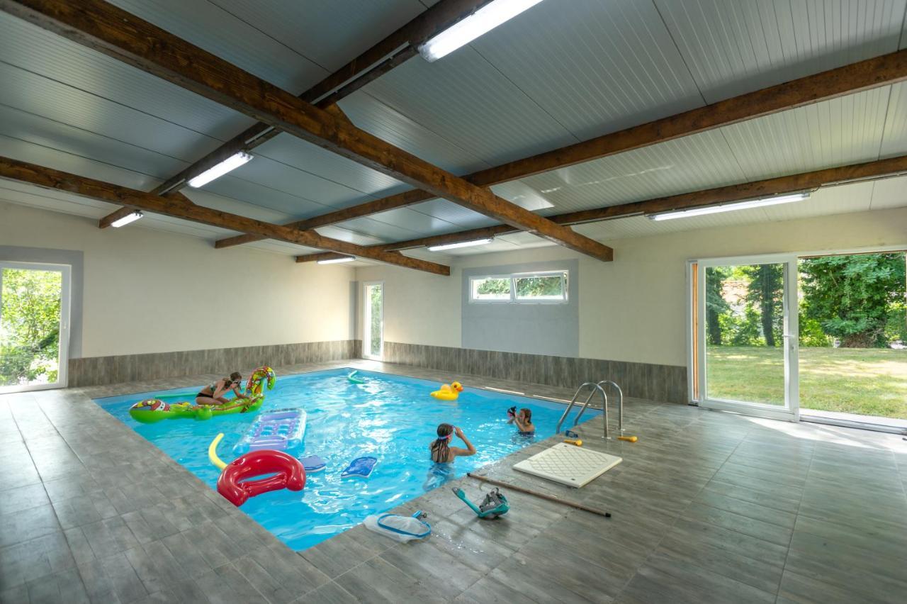 Le Chalet Airaines Екстер'єр фото